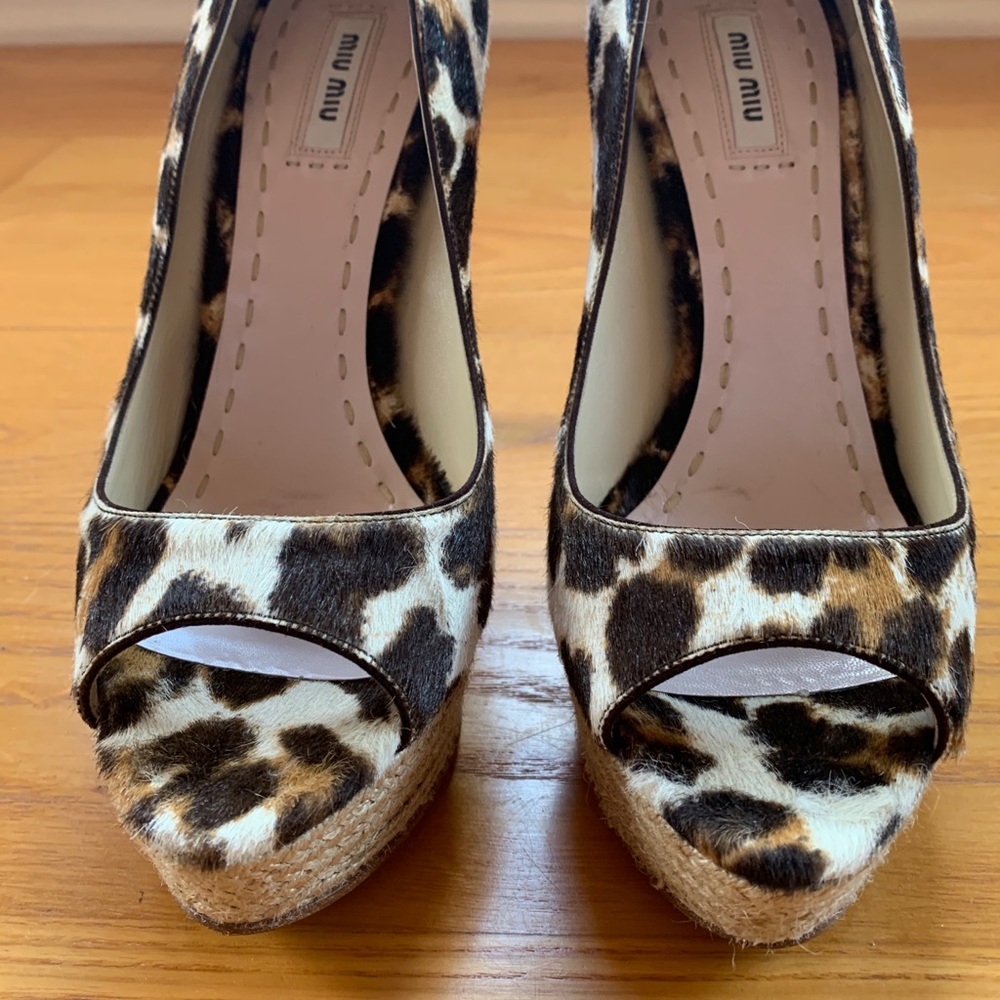 Miu Miu Leopard Print Peep-Toe Pumps Size 39 - image 3